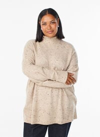 Strikke genser med høy hals og prikkete mønster, Beige Strikke genser med høy hals og prikkete mønster, Beige, Model
