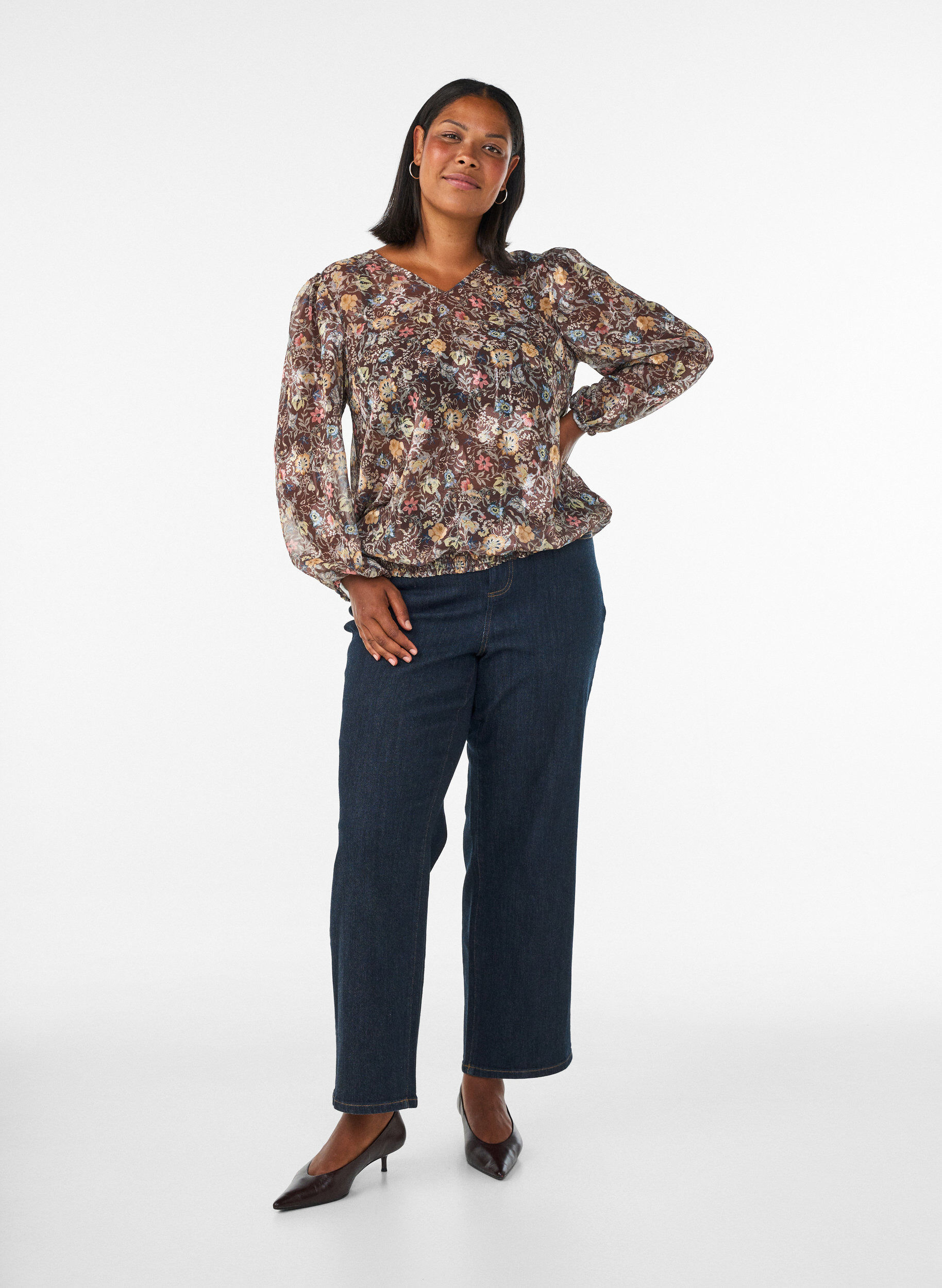 ZizziBluse med blomstertrykk og ballongermer, Brun, Model image number 1