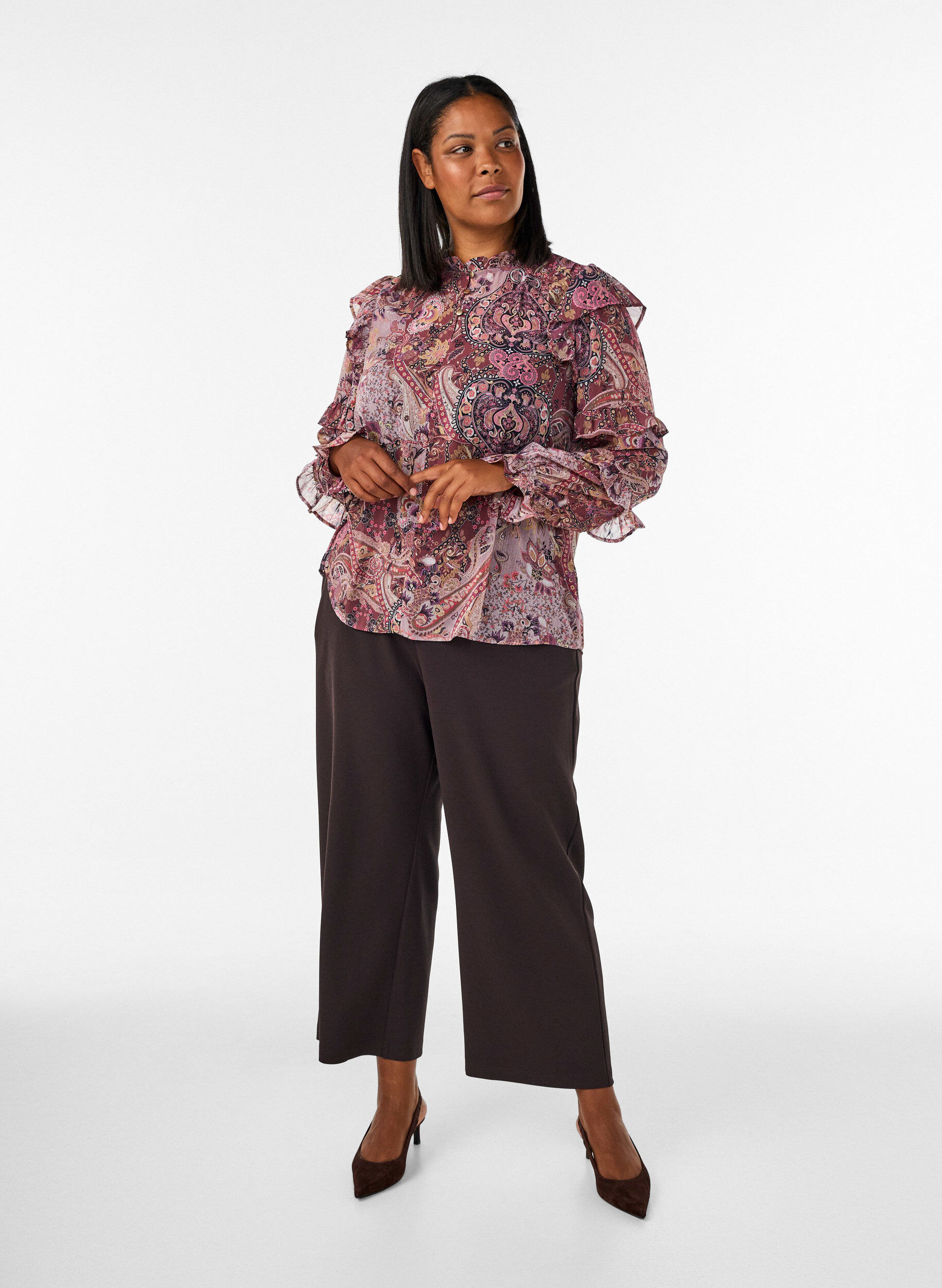 ZizziBluse med paisley-trykk og volangdetaljer, Lilla, Model image number 1