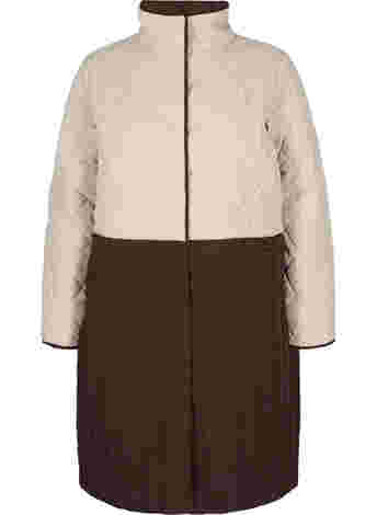 Lang quiltet jakke med colorblock
