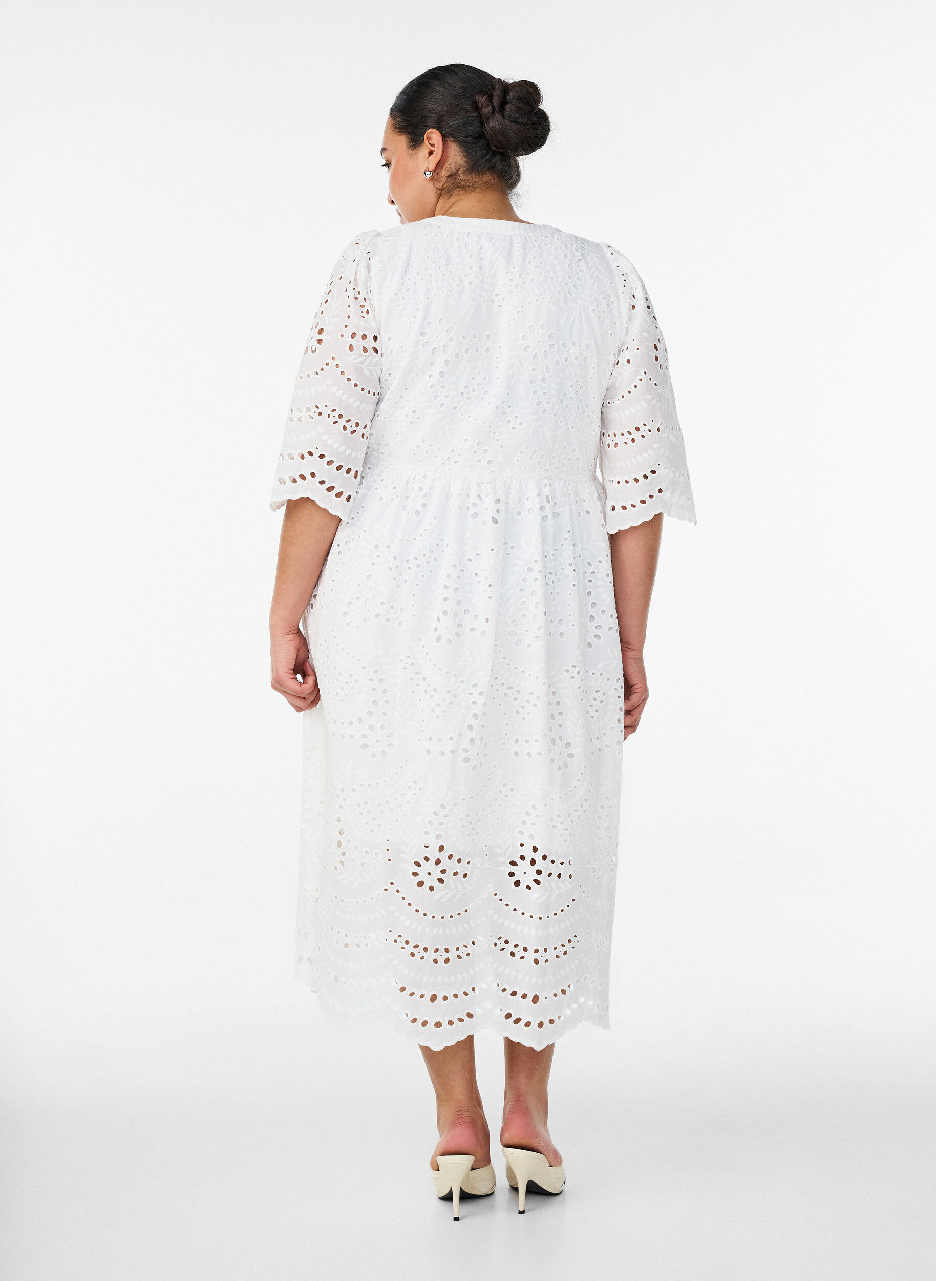 Zizzi Midikjole med broderie anglaise og empirelinje, Hvit, Model image number 1