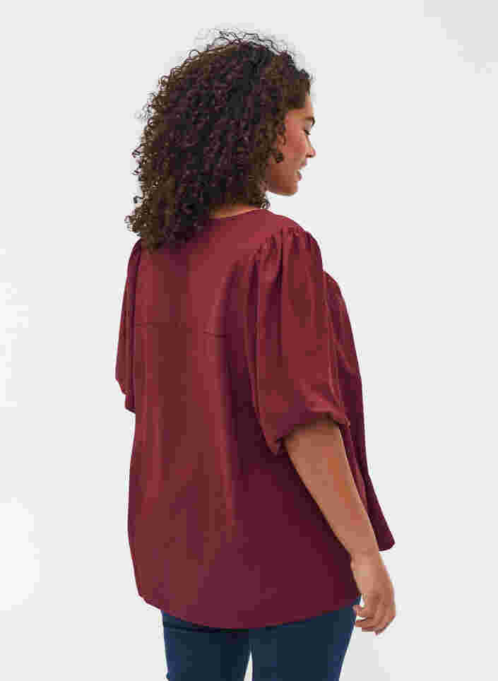 Ensfarget bluse med korte puffermer, Zinfandel, Model image number 1