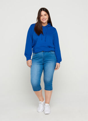 Zizzi Slim fit Emily caprijeans, Blå, Model image number 0