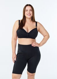 Lang badeshorts, Svart Lang badeshorts, Svart, Model