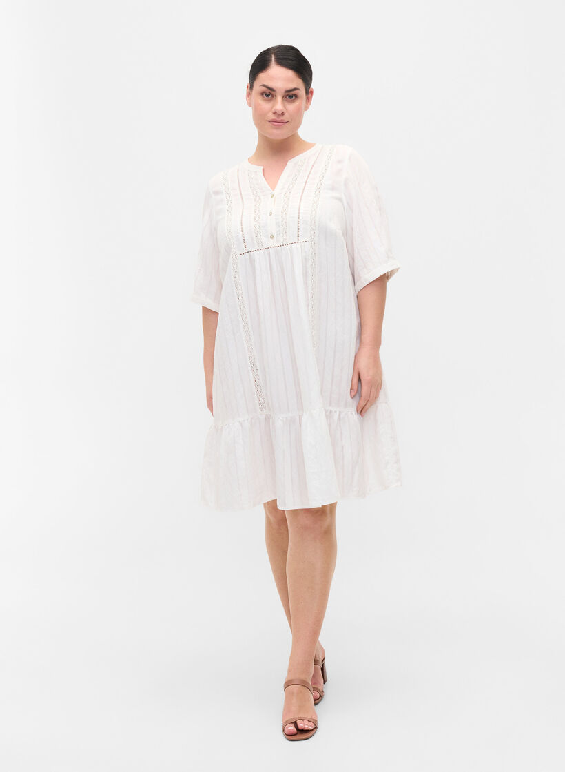 Stripete viskosekjole med blondebånd, Bright White, Model image number 2