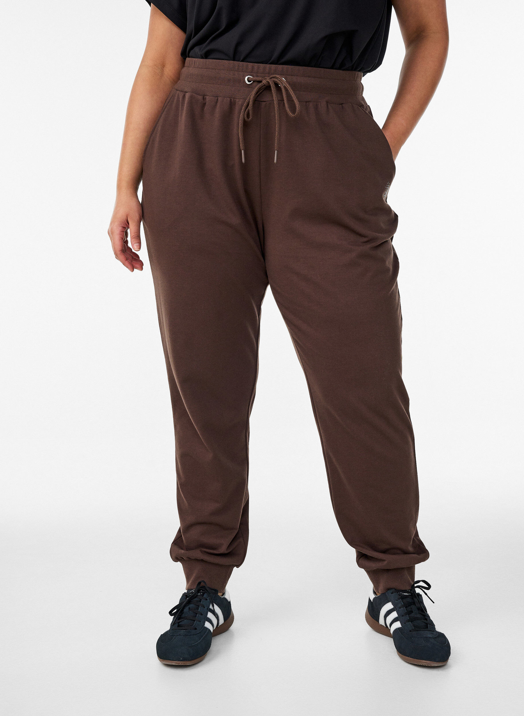 L&oslash;se joggebukser med lommer, Brun, Model