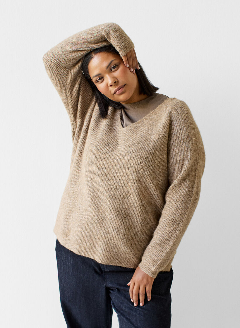 Strikkebluse med V-hals og raglanermer, Brun, Model image number 3