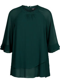 Bluse som er asymmetrisk nederst og med 3/4 ermer