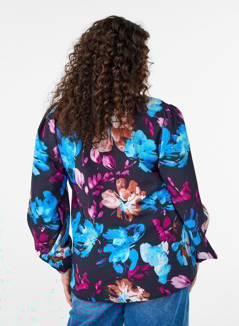 Viskosebluse med blomstertrykk og lange ermer, Svart, Model image number 2