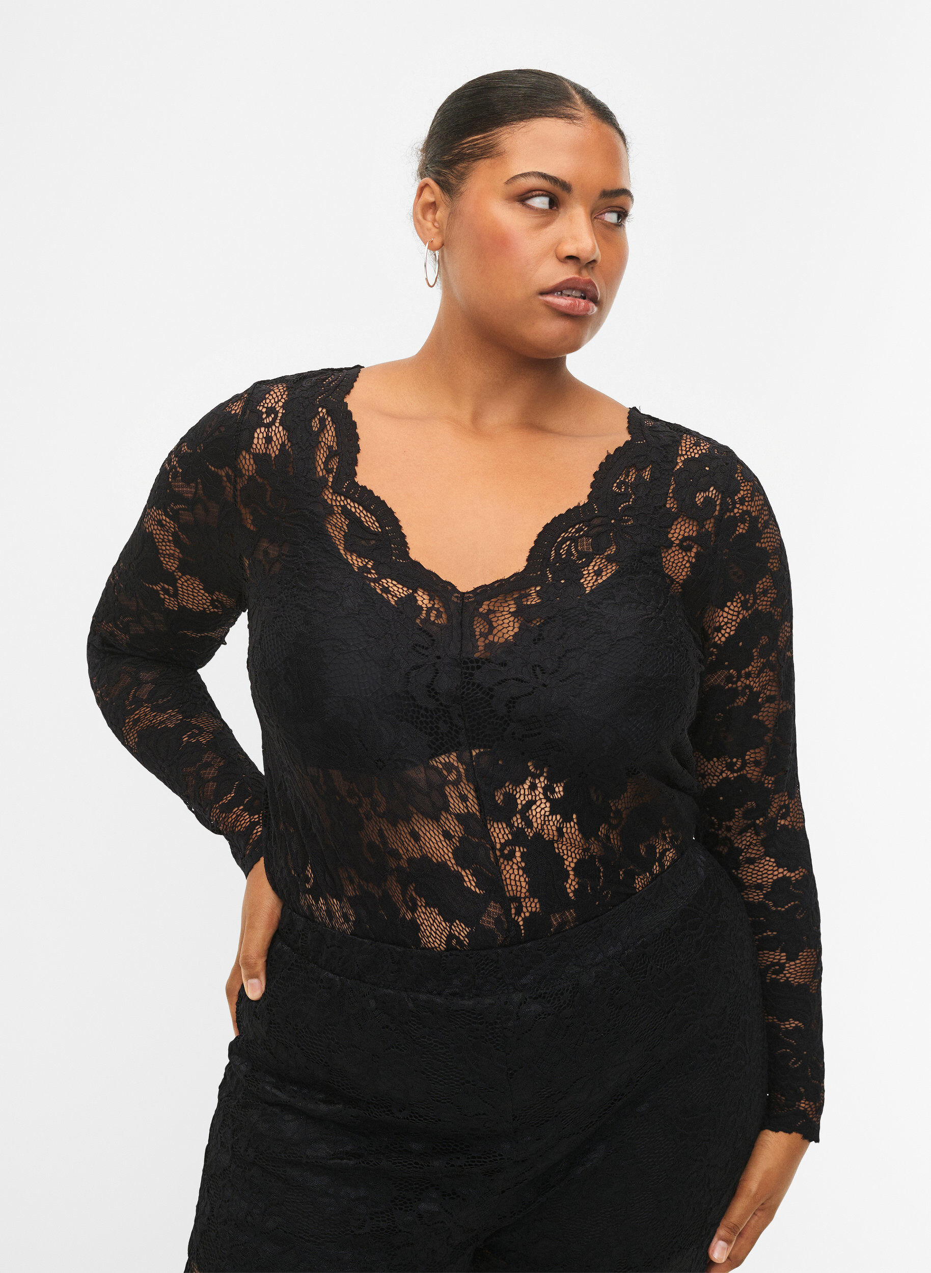Zizzi Langermet bluse med blondekant og V-hals, Black, Model image number 0