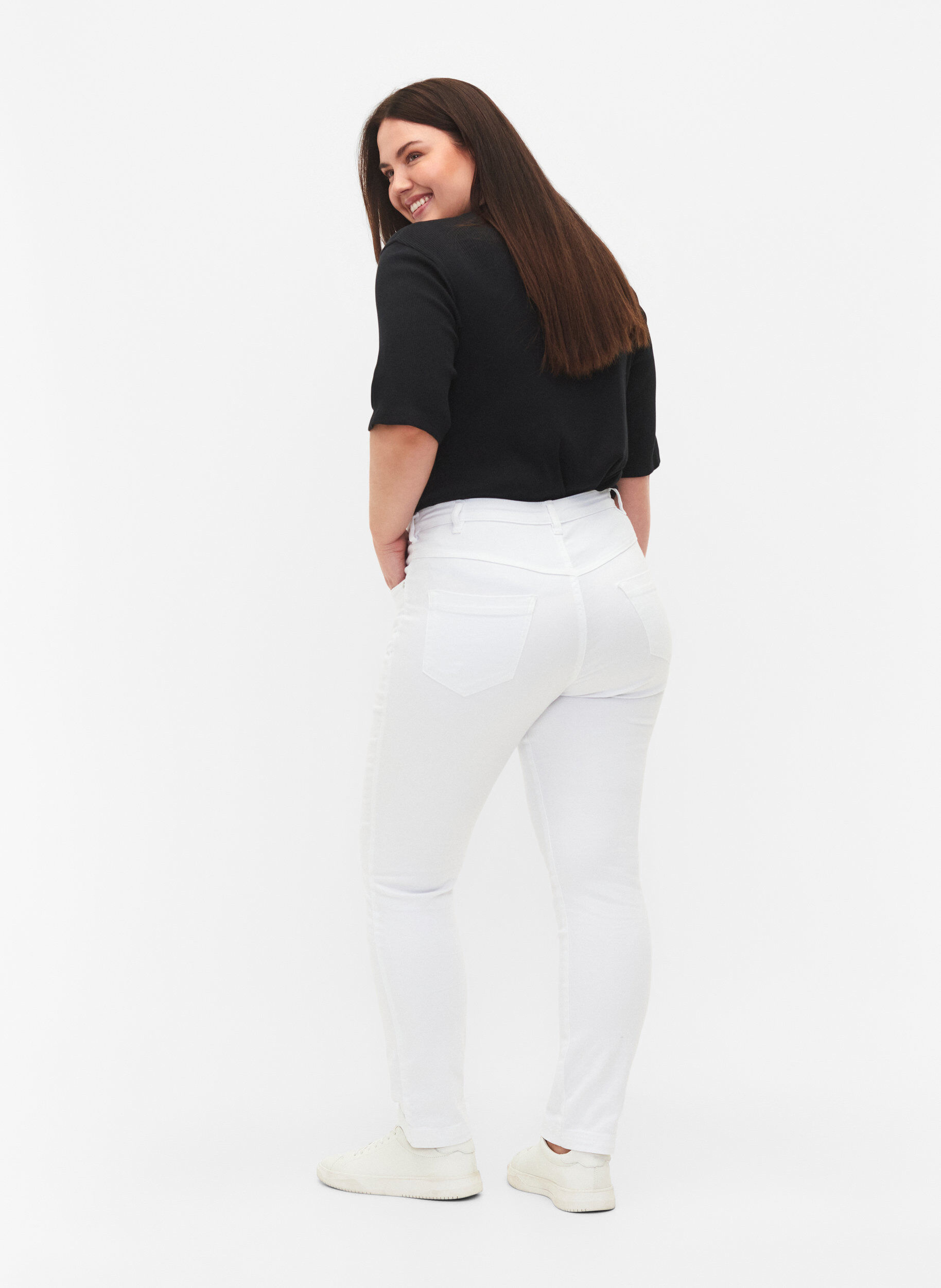 ZizziSlim fit Emily jeans med normal h&oslash;yde i livet, Hvit, Model image number 1