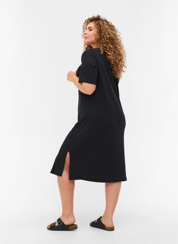 Kortermet kjole i et ribbet materiale, Black, Model image number 1