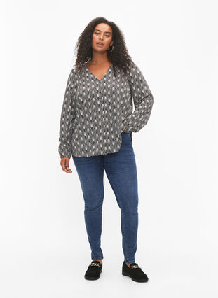 Zizzi Skjortebluse med v-hals og trykk, Birch Graphic AOP, Model image number 2