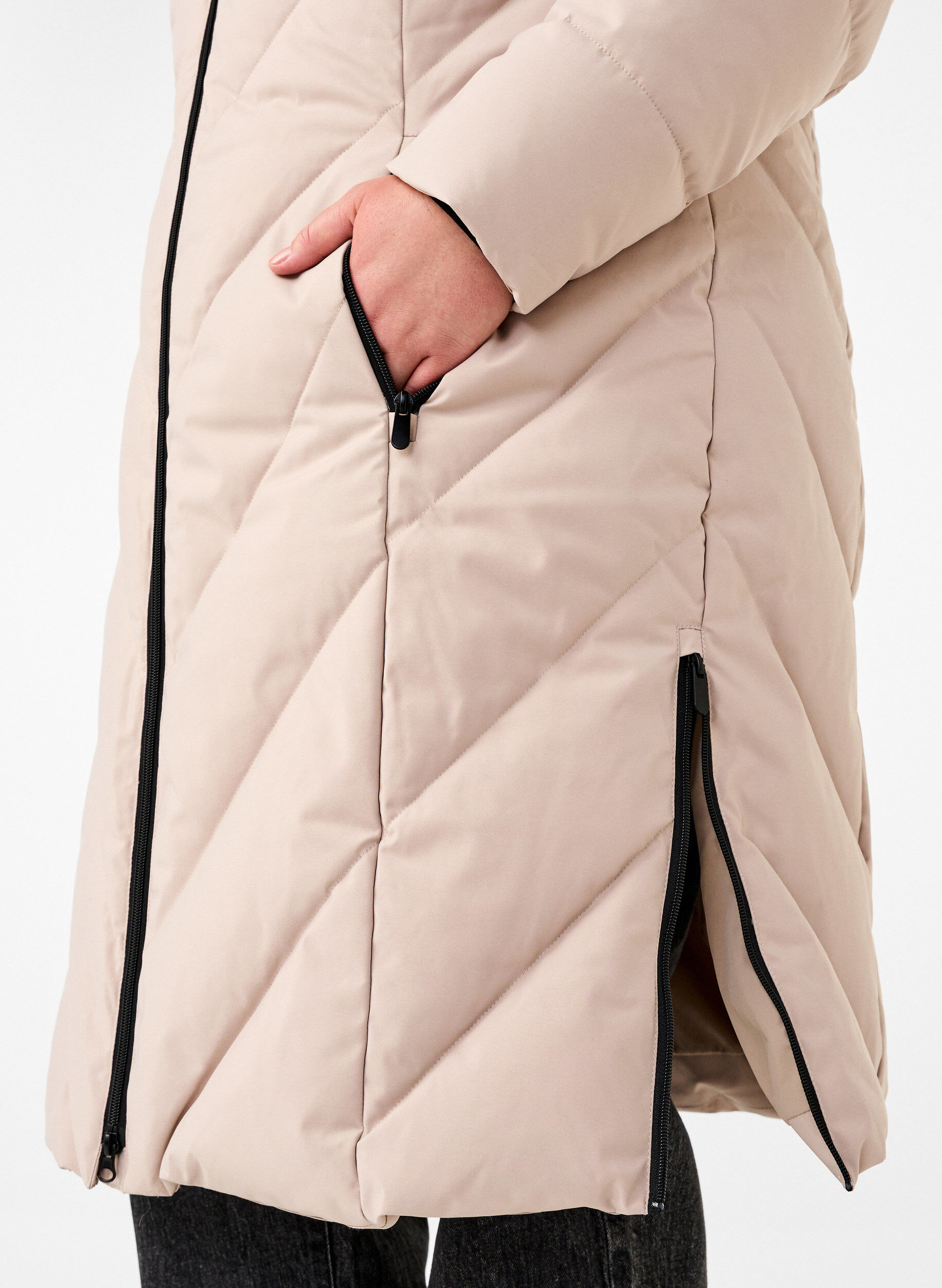 ZizziLang vinterk&aring;pe med kroklukking og en imitert pelskrage, Beige, Model image number 3