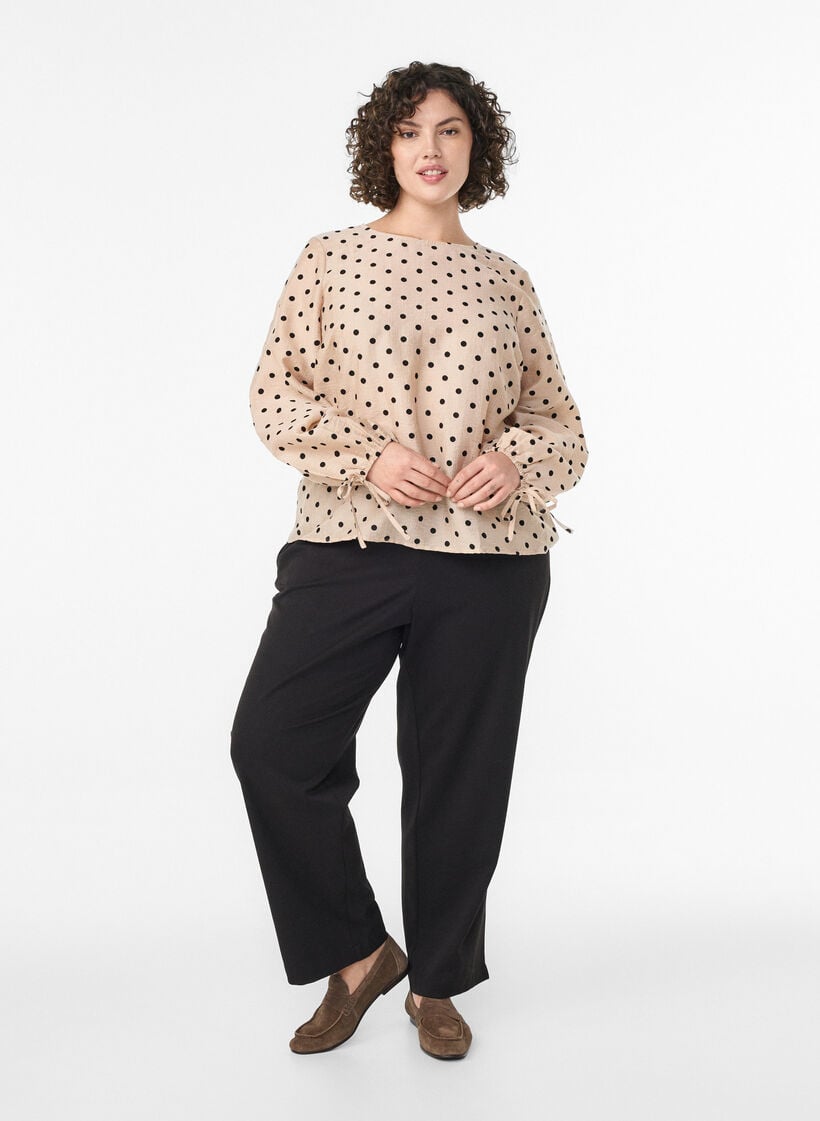 Bluse med prikker og knytedetaljer, Beige, Model image number 1