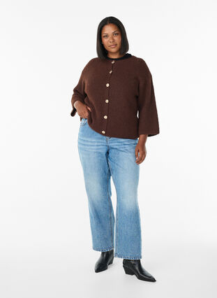 Zizzi Kort cardigan med 3/4-ermer og gullfargede teksturerte knapper, Brun, Model image number 1