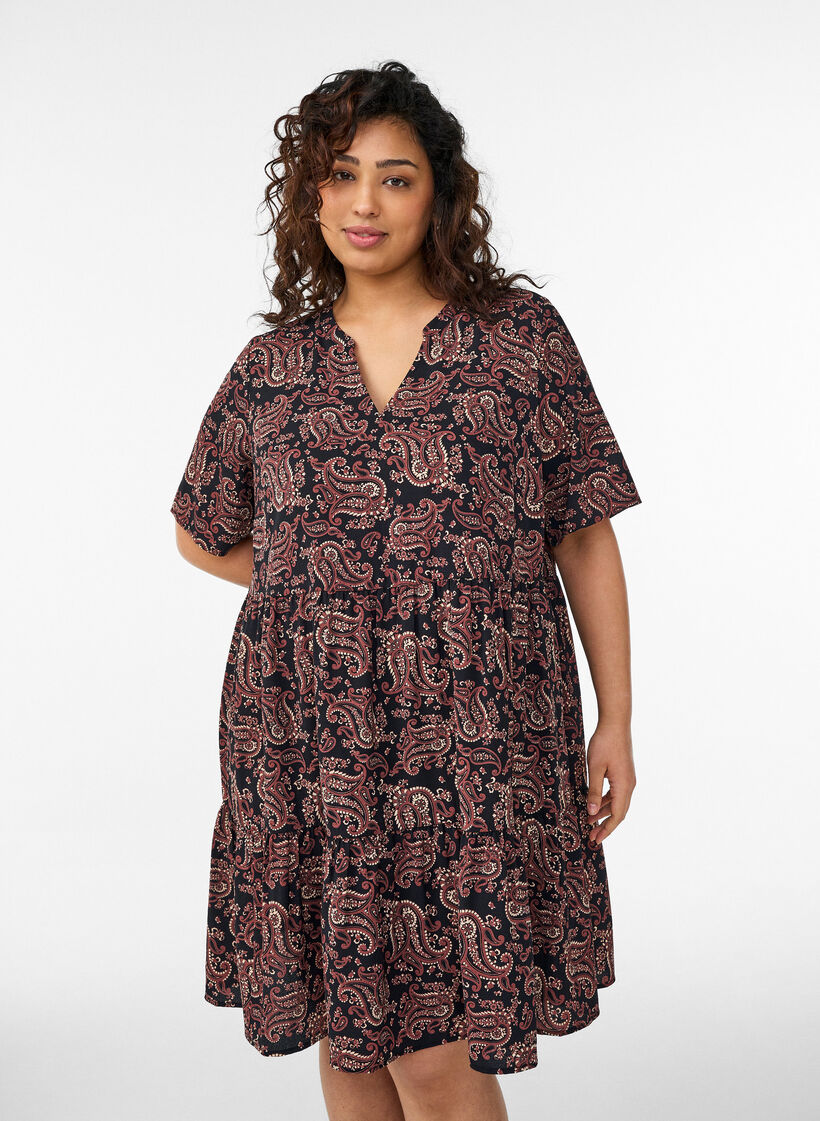 Kortermet kjole med A-linje og kuttlinjer, Svart, Model image number 0