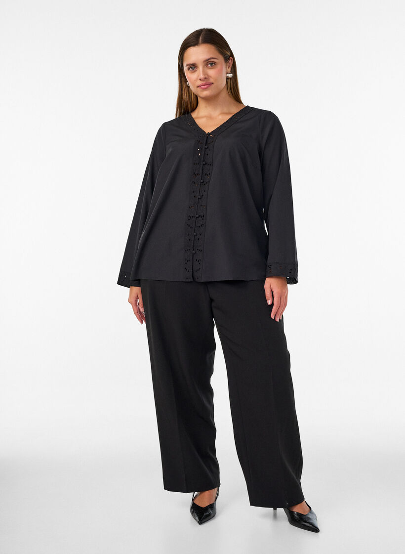 Skjortebluse med broderie anglaise, Svart, Model image number 1