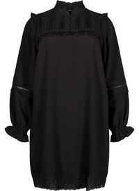 Viskosekjole med broderie Anglaise og volangdetaljer