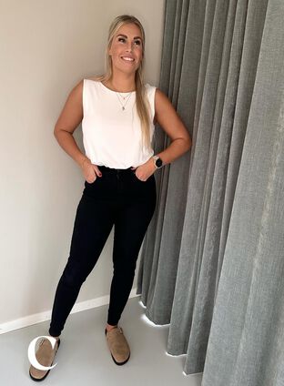 Zizzi 1 et par jeans – 3 kroppsfasonger, , Model