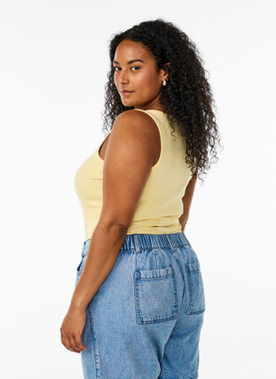 Zizzi Singlet med strass og smal passform, Gul, Model image number 2