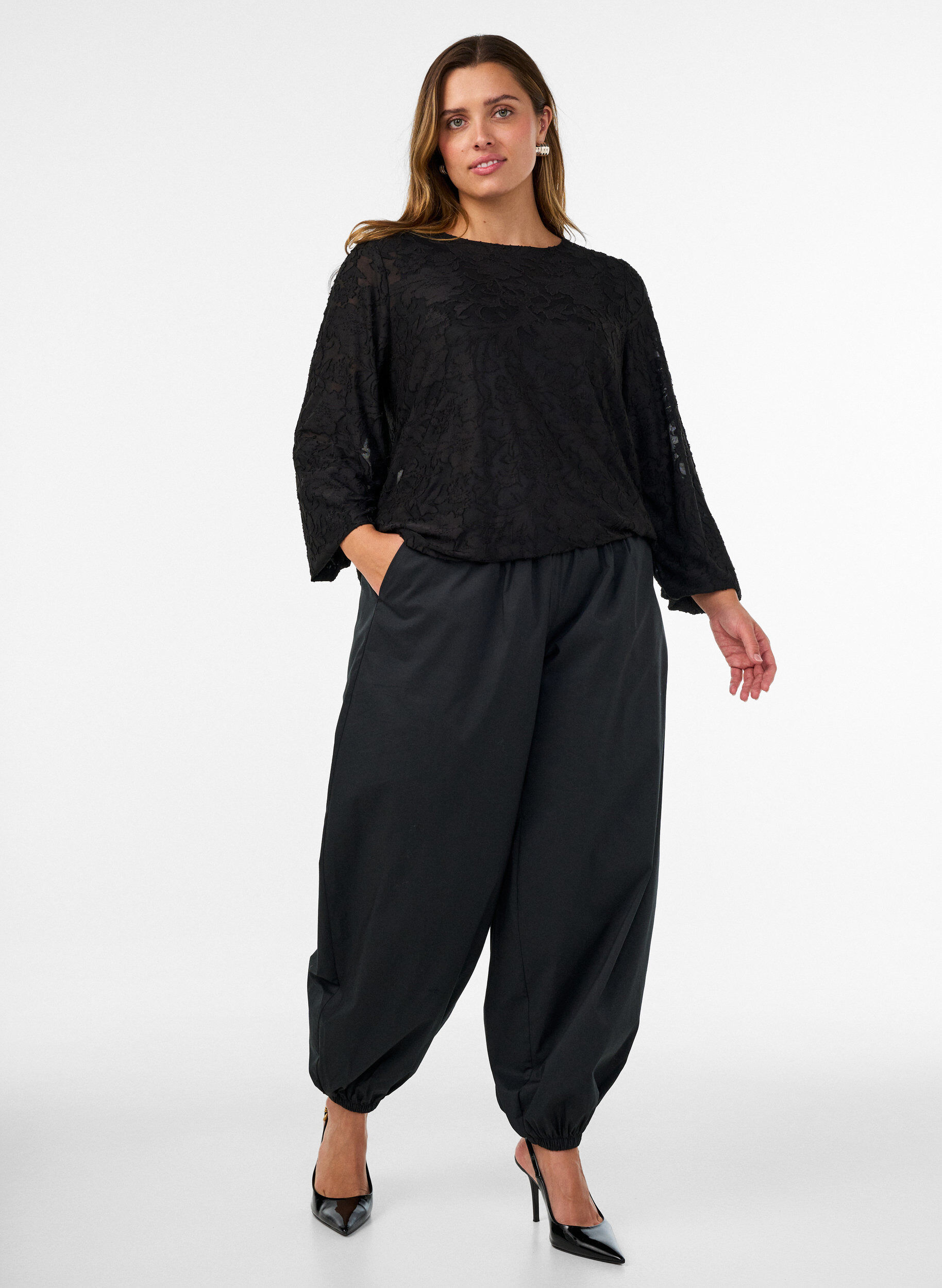 ZizziGjennomsiktig bluse med blomstertekstur og lange ermer, Svart, Model image number 1