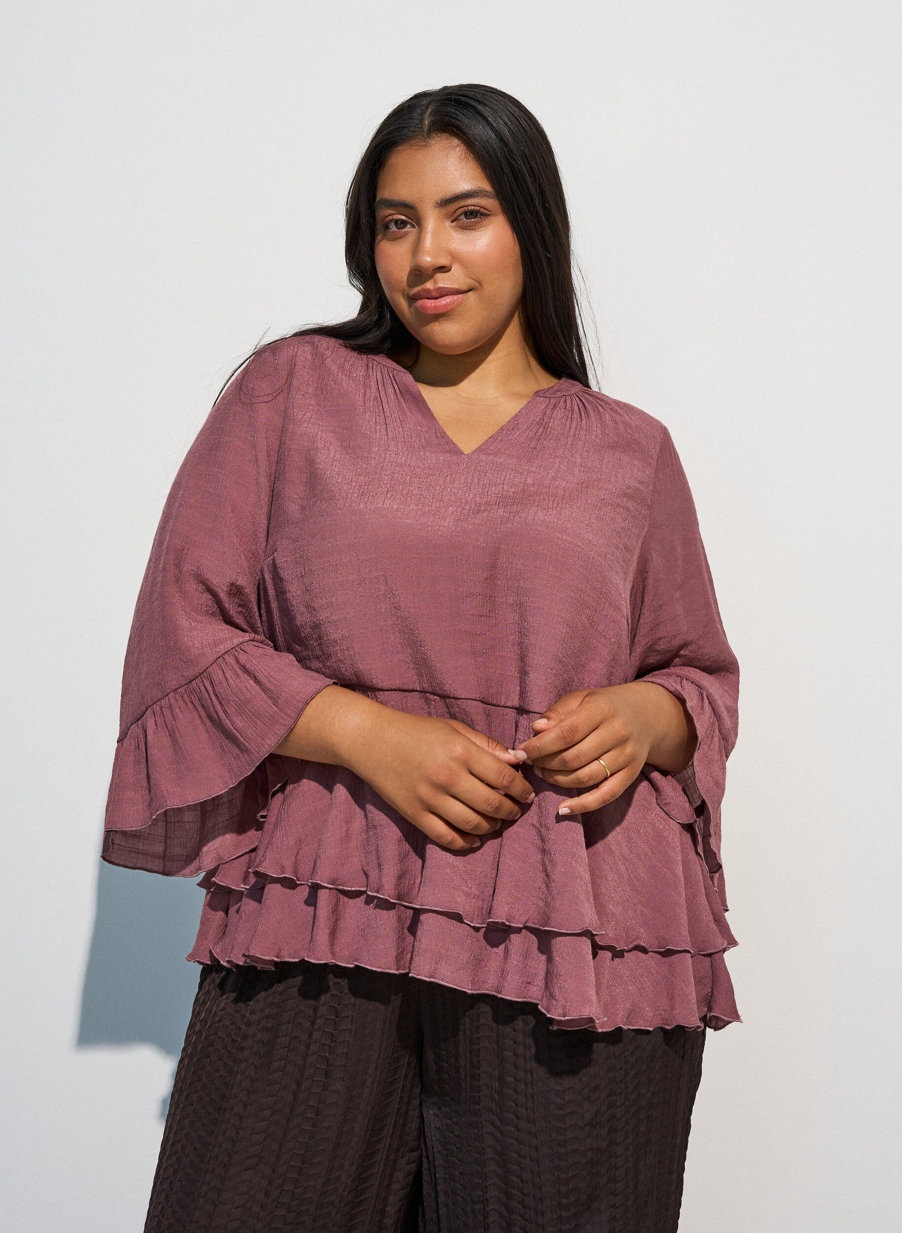 Bluse med 3/4-ermer og volangdetaljer, Rosa, Model