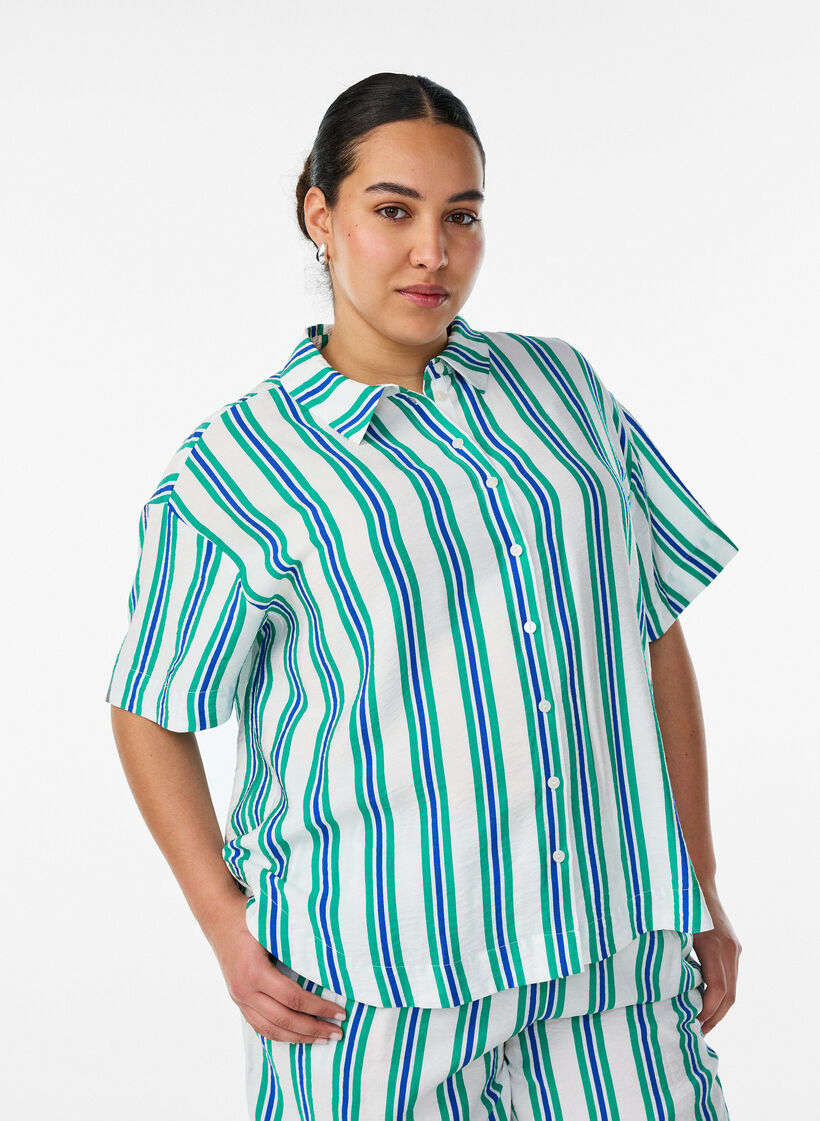 Stripet viskose skjorte med korte ermer, Vanilje, Model image number 0