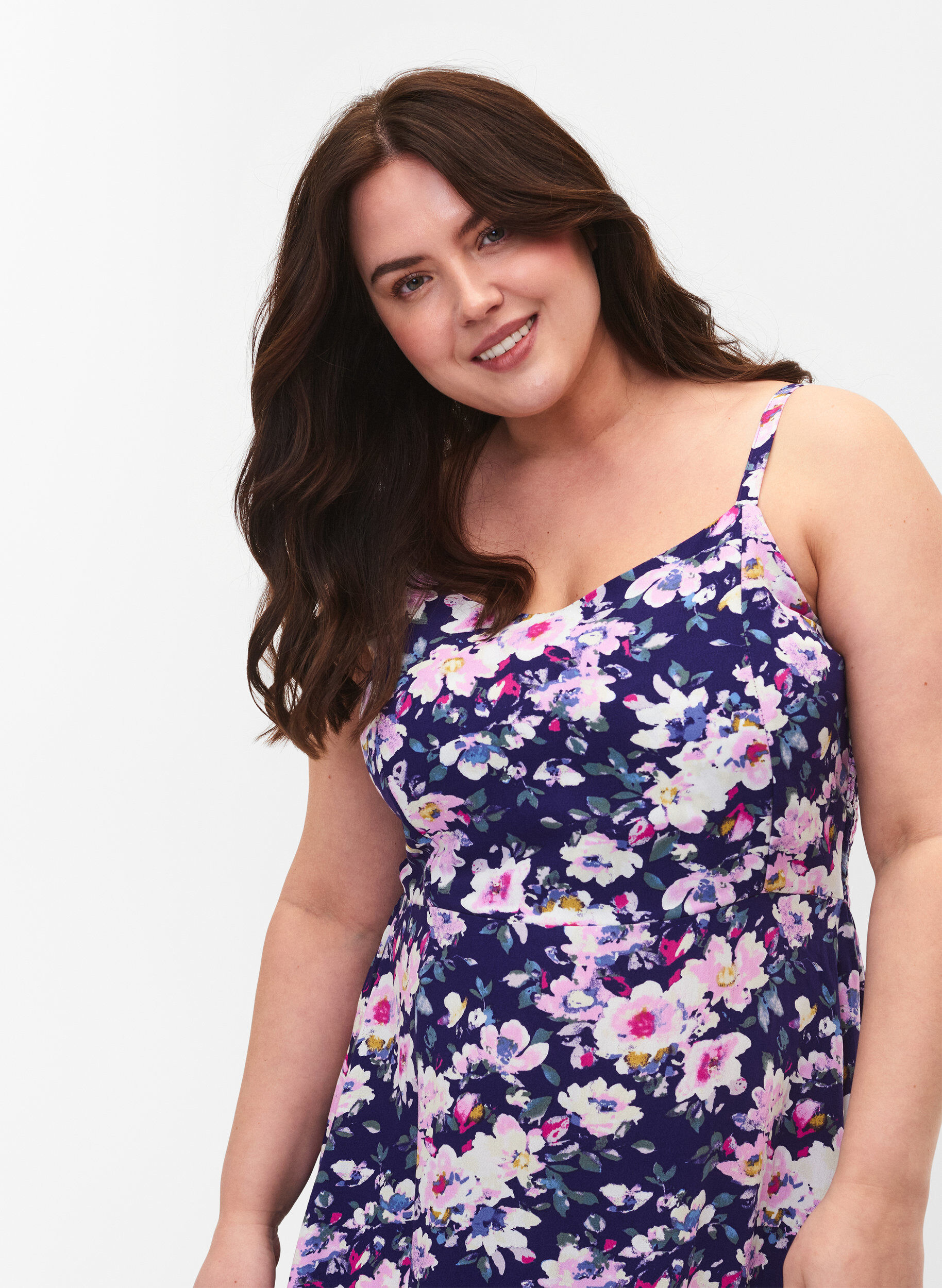 Zizzi Blomstrete kjole med stropper i viskose med smock, Blue Flower, Model image number 3