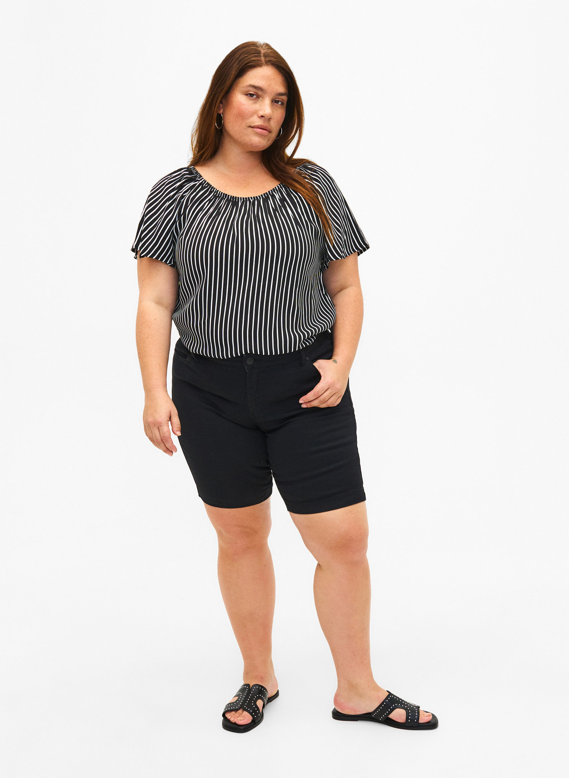 Zizzi Stripete viskosebluse med korte ermer, Black/ White Stripe, Model image number 2