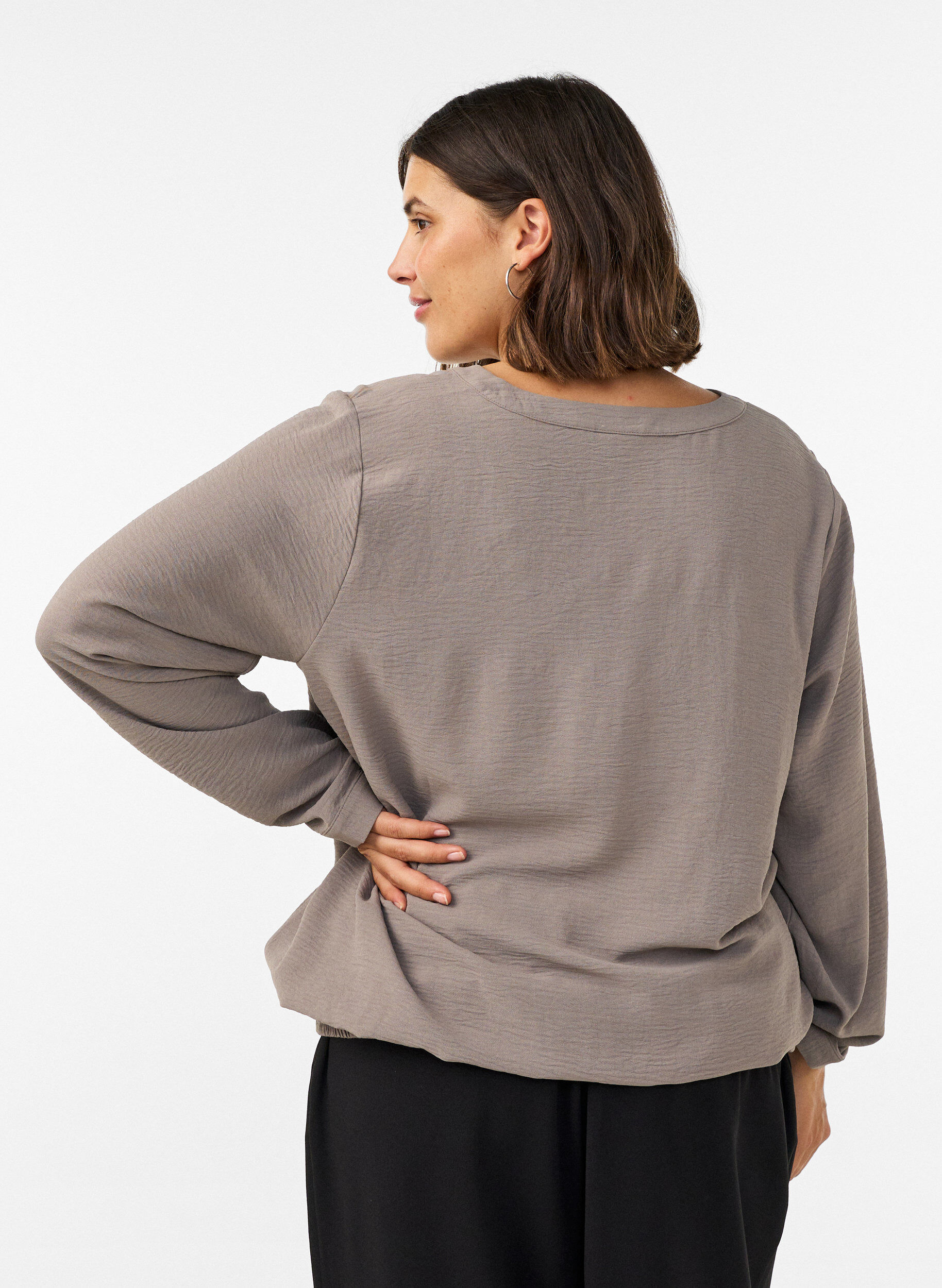 ZizziBluse med ballongsilhuett og V-hals, Beige, Model image number 2