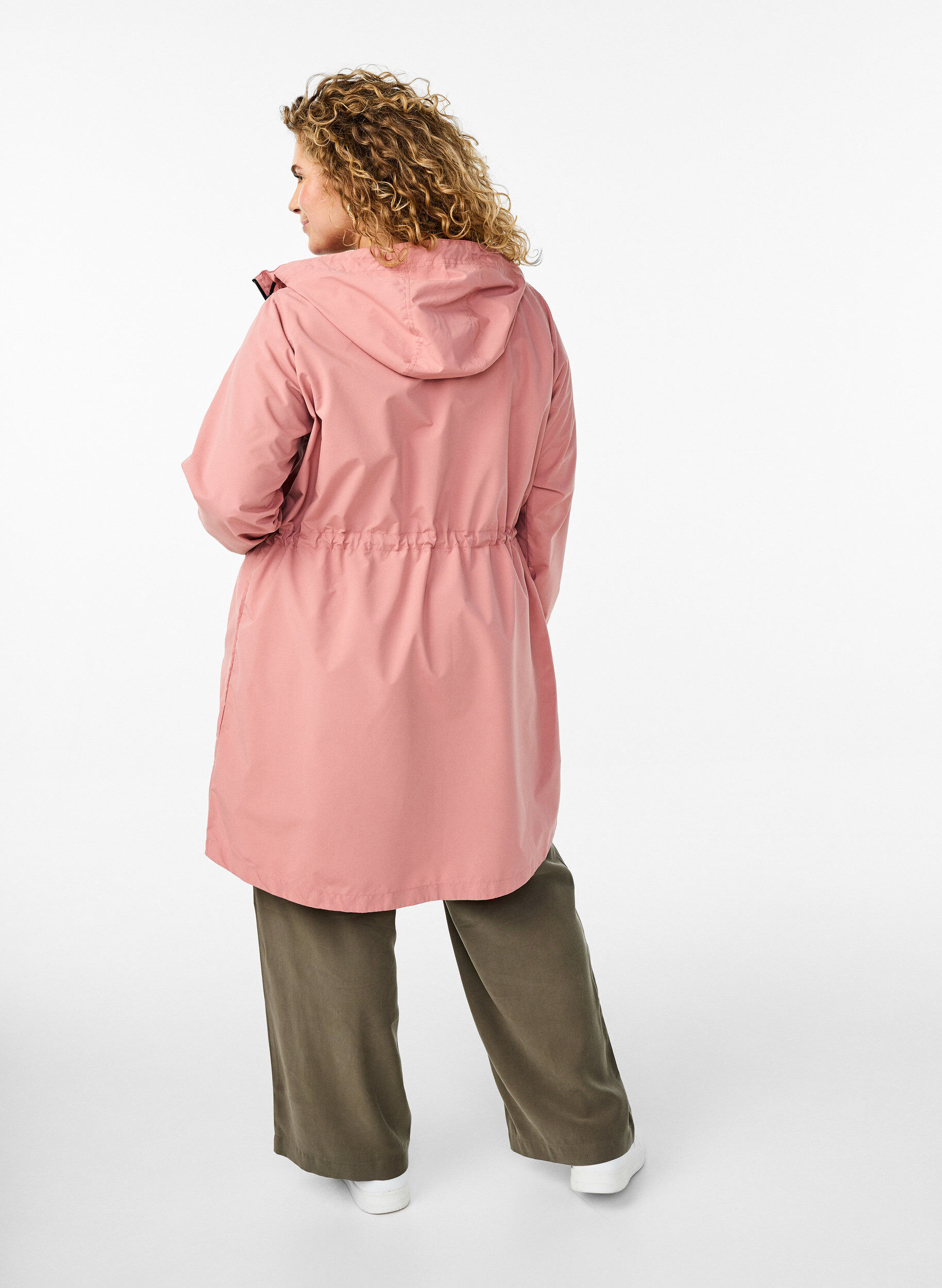 Zizzi FLASH - Vannavst&oslash;tende parkas med hette, Rosa, Model image number 2