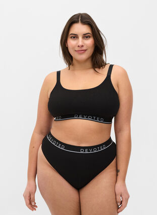 Zizzi G-streng i bomull med normal høyde på livet, Svart, Model image number 0