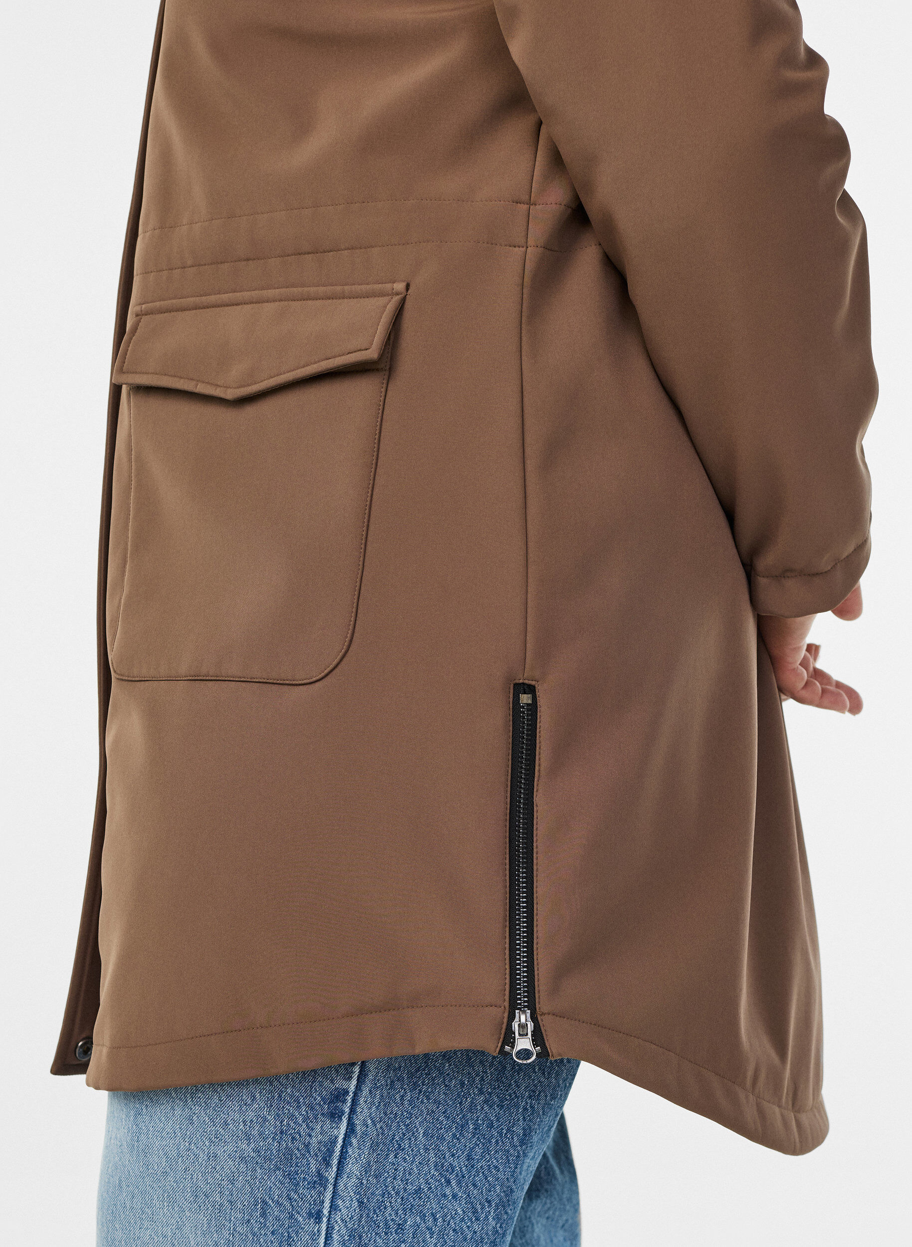 ZizziVannavvisende softshell jakke med vattert f&ocirc;r, Brun, Model image number 3