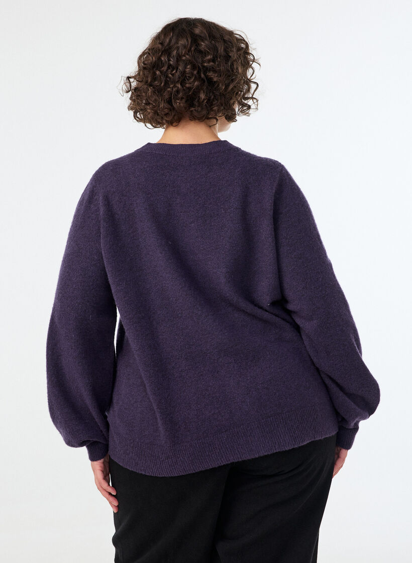 Cardigan i myk strikk med gullfargede knapper, Lilla, Model image number 2