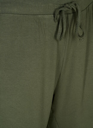 Shorts i viskosekvalitet med ribbestrikk og ledig passform, Thyme, Packshot image number 2