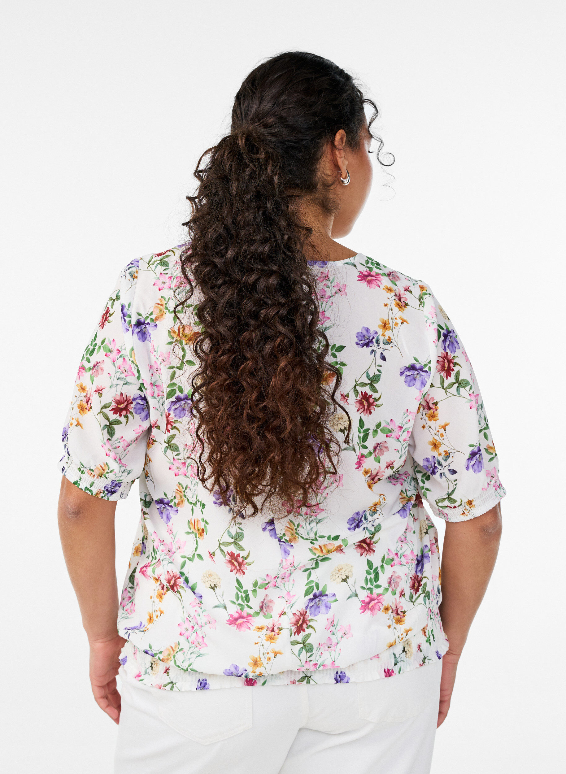 Zizzi Blomstrete bluse med smock, Rosa, Model image number 1