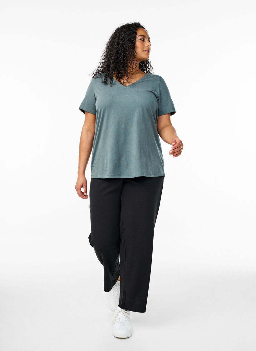 V-hals T-skjorte, Gr&oslash;nn, Model image number 1