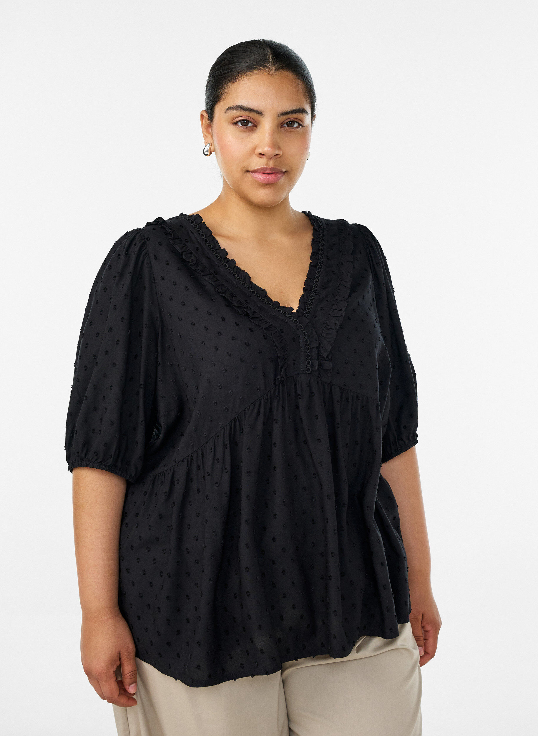 ZizziViskosebluse med prikket tekstur og V-hals, Svart, Model image number 0