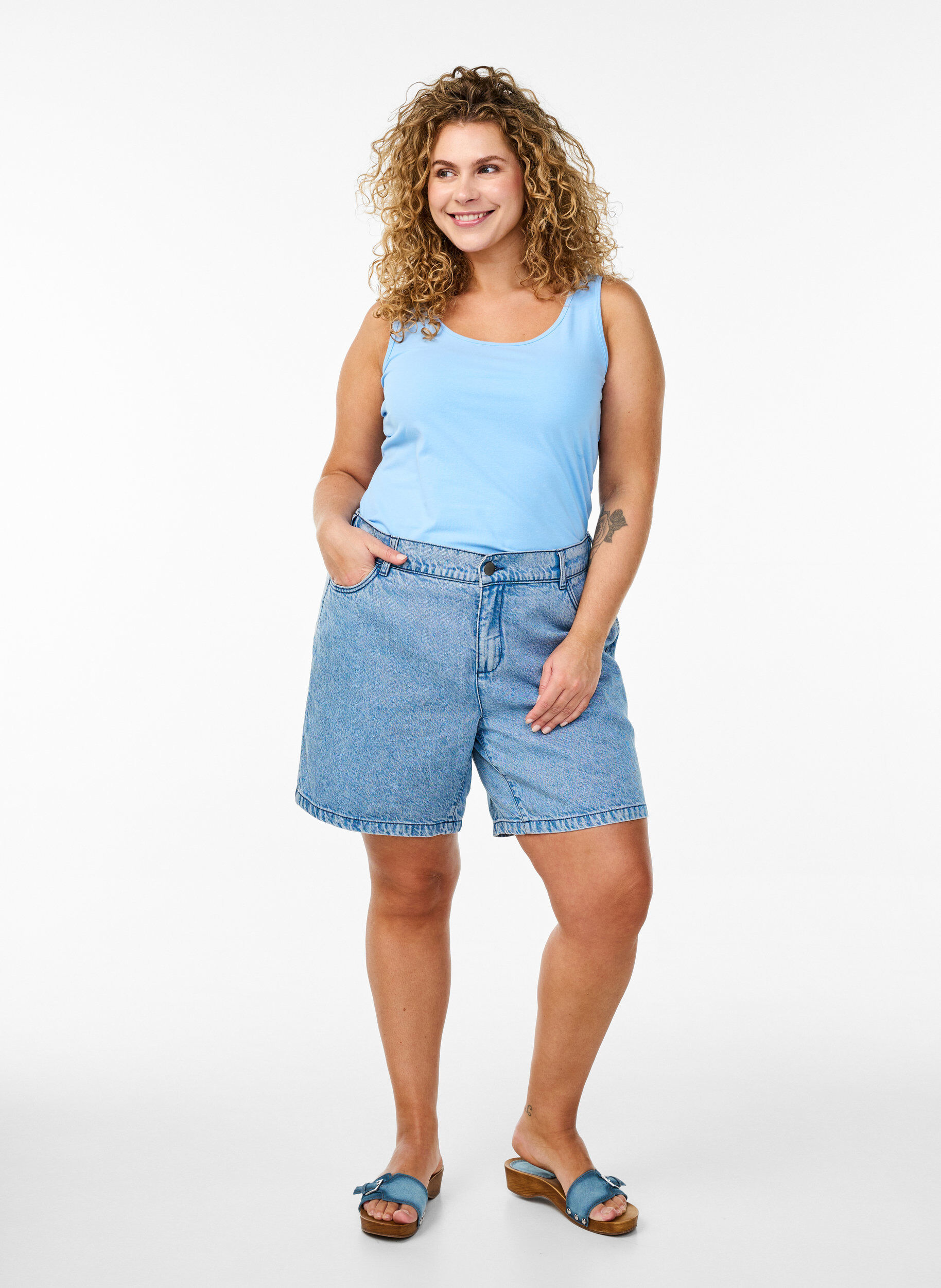 ZizziEnsfarget basic topp i bomull, Bl&aring;, Model image number 1