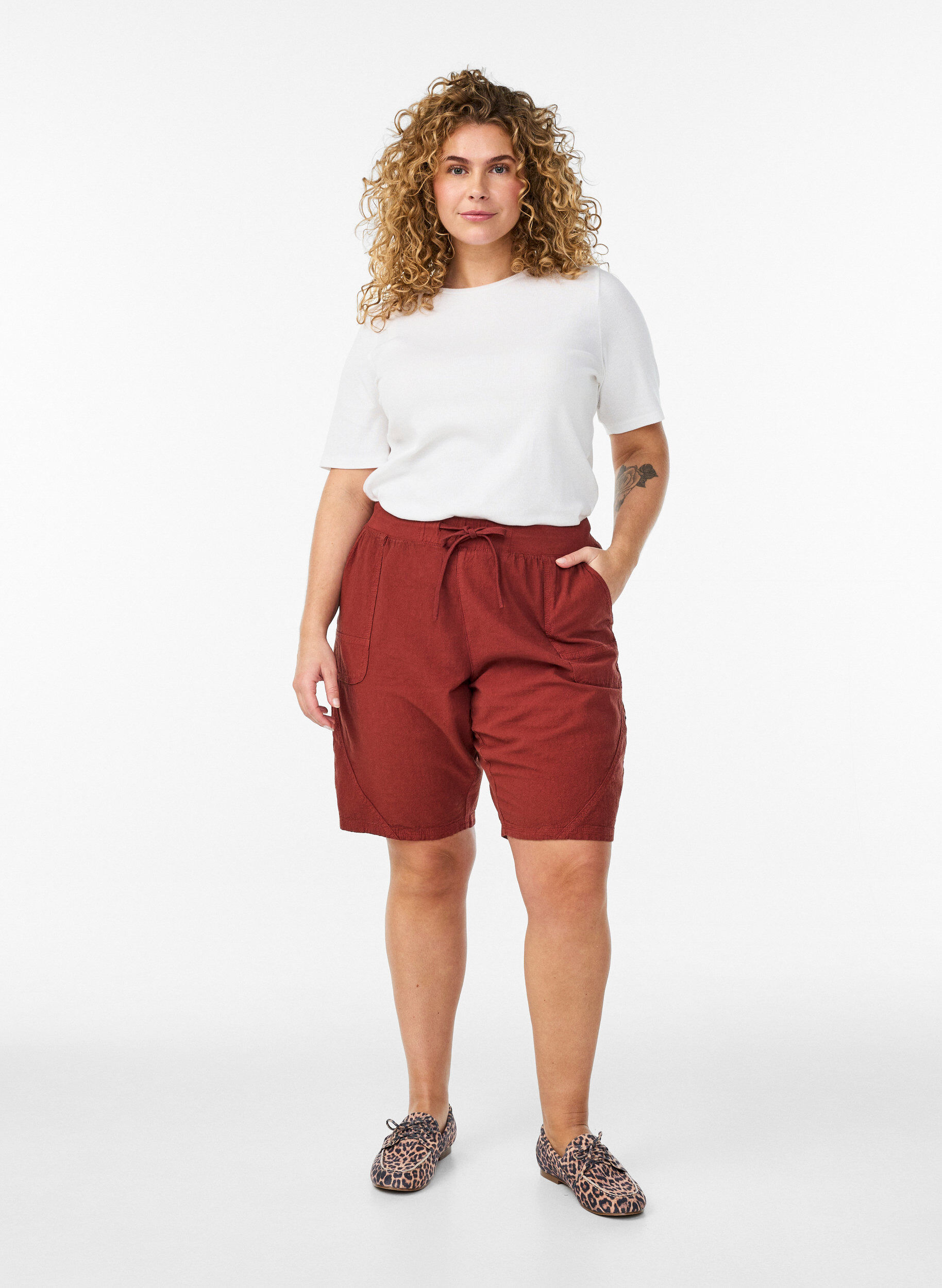 Zizzi L&oslash;s shorts av bomull med lommer, R&oslash;d, Model image number 1