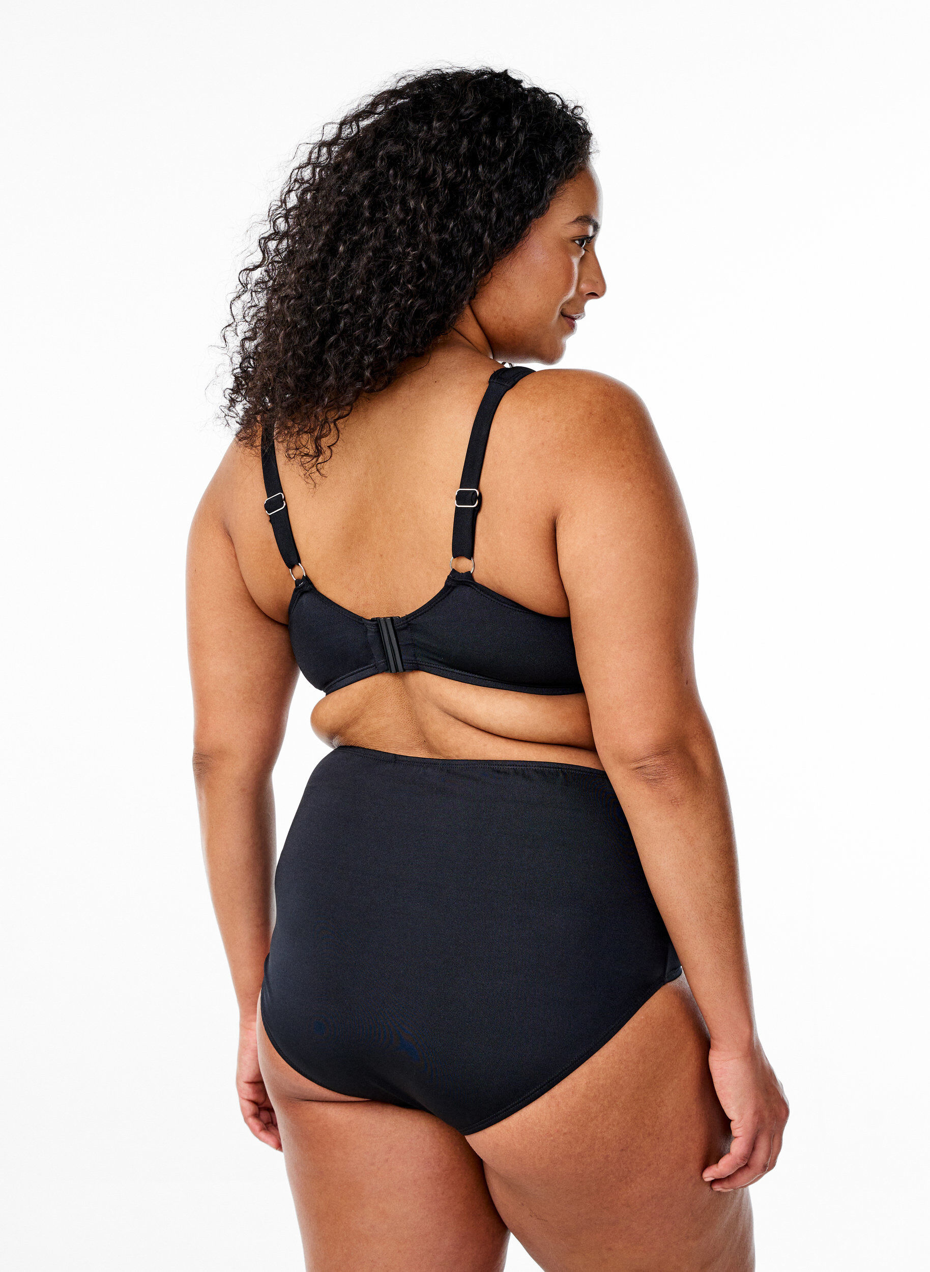 Zizzi Heldekkende bikinioverdel med b&oslash;yle, Svart, Model image number 2