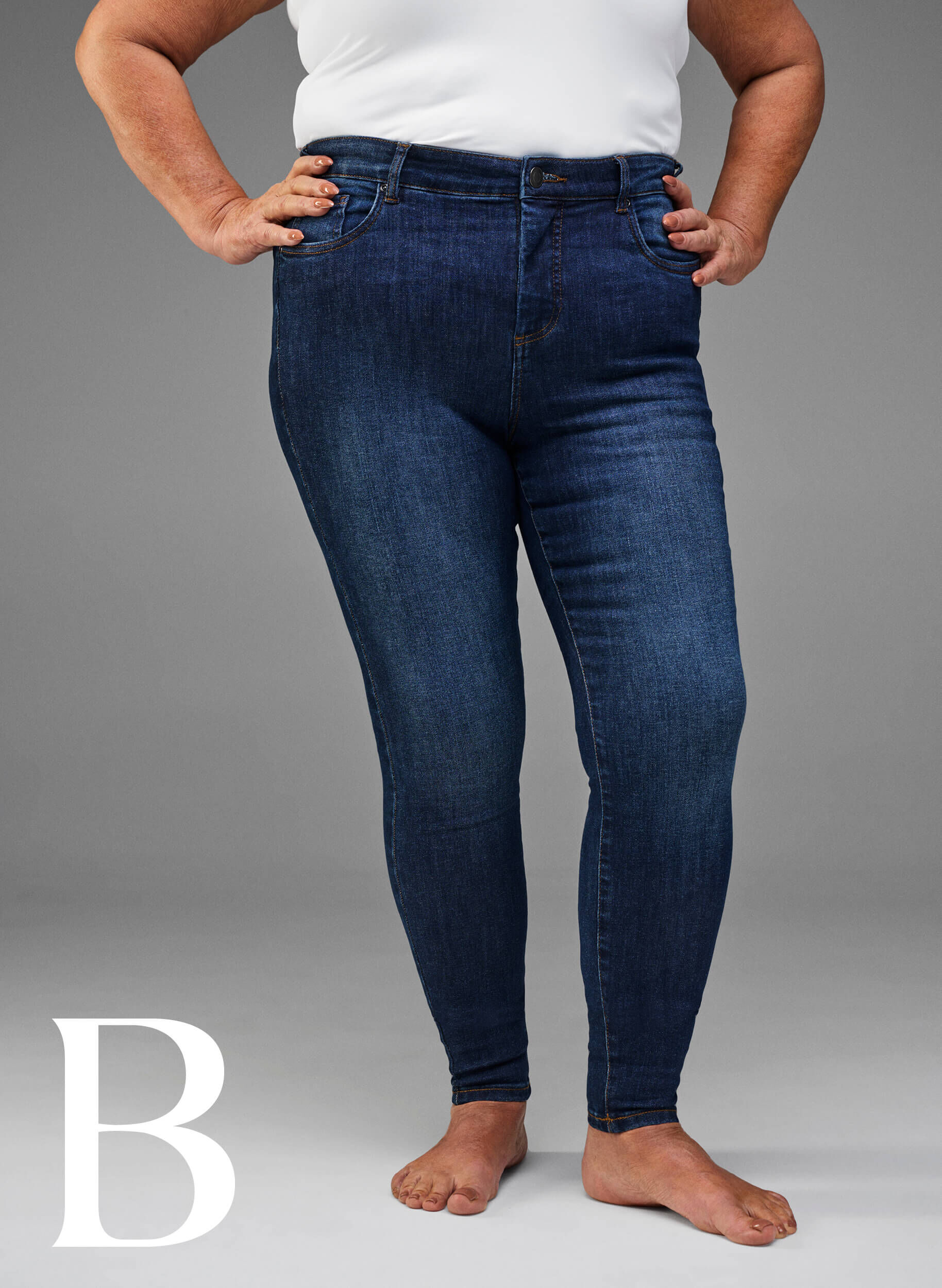 Zizzi Supersmale jeans med h&oslash;y midje, Dark Blue, Model image number 4