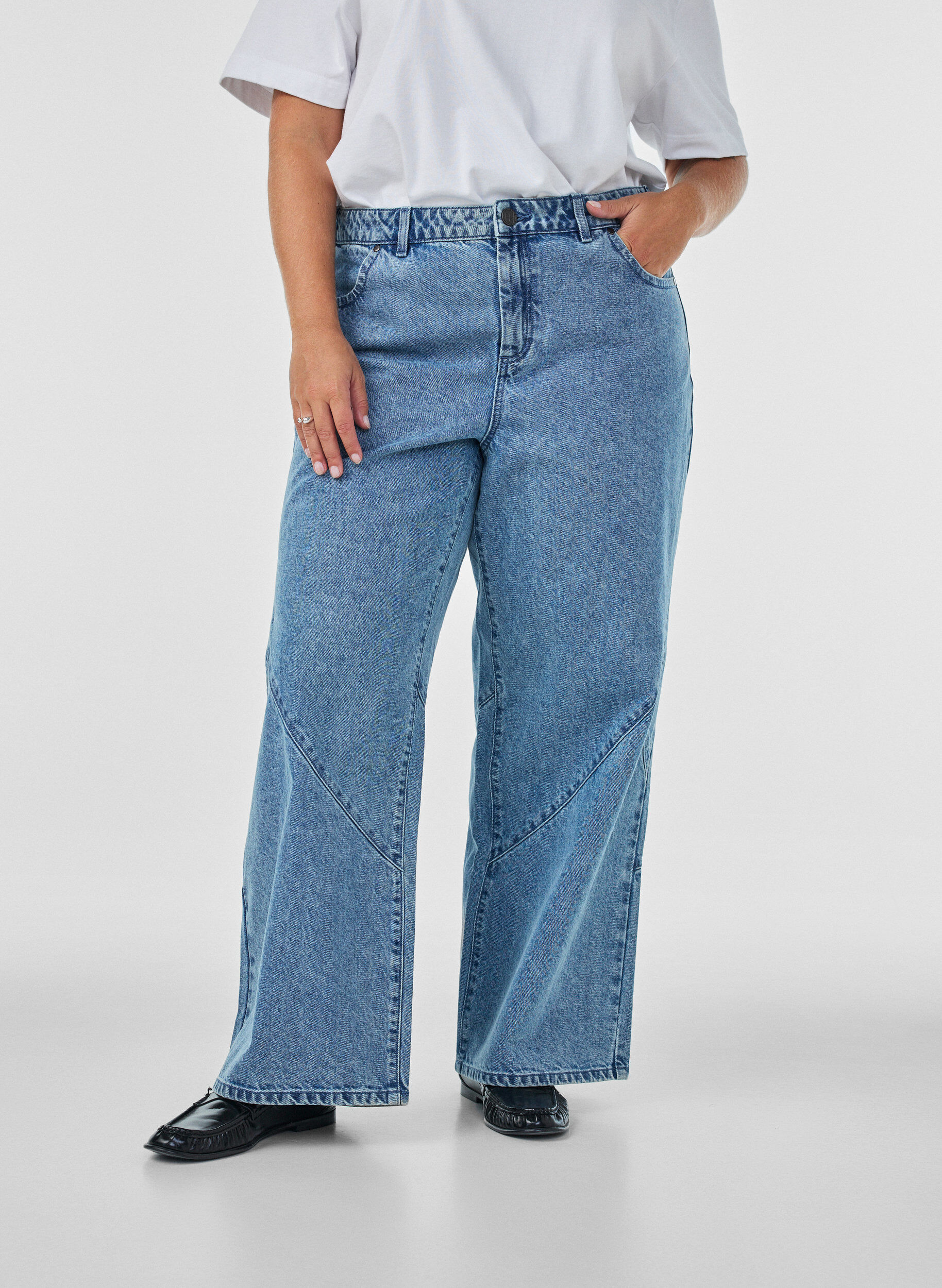 ZizziJeans med wide fit og s&oslash;mdetaljer, Bl&aring;, Model image number 2