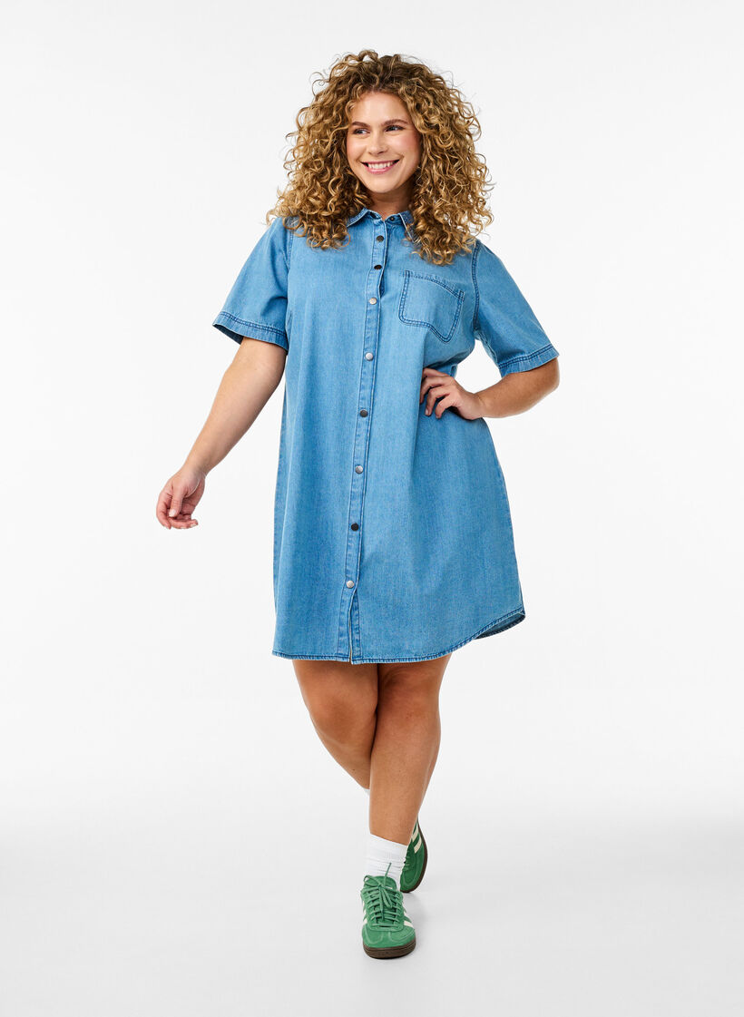 Denim skjortekjole med korte ermer, Light Blue Denim, Model