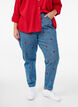 Mille mom-fit jeans med broderi, Blå, Model image number 2