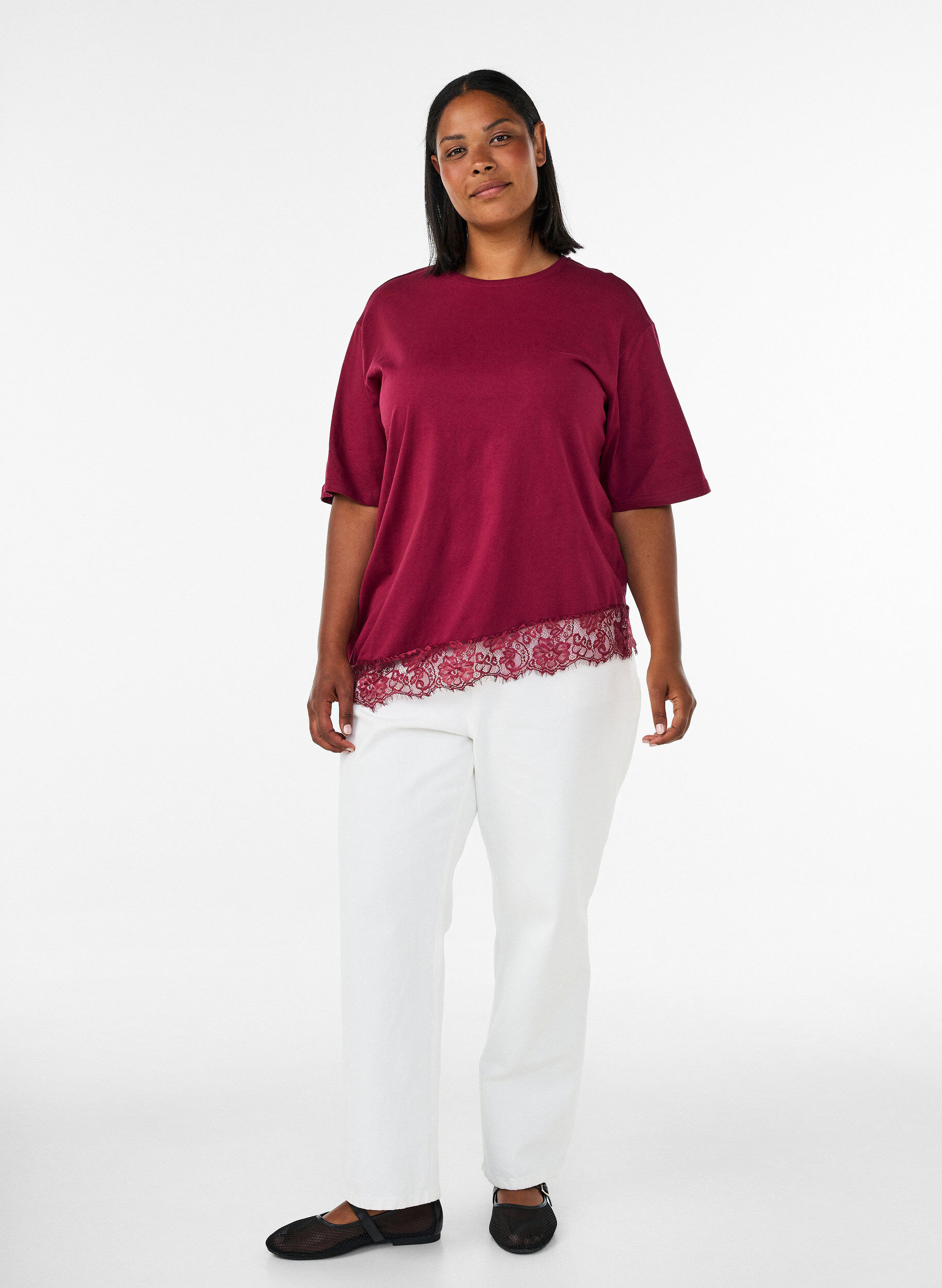 ZizziT-skjorte med asymmetrisk blondekant, R&oslash;d, Model image number 1