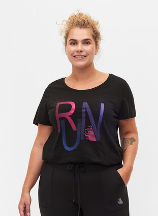 T-skjorte til trening med trykk, Black w. stripe run, Model image number 0