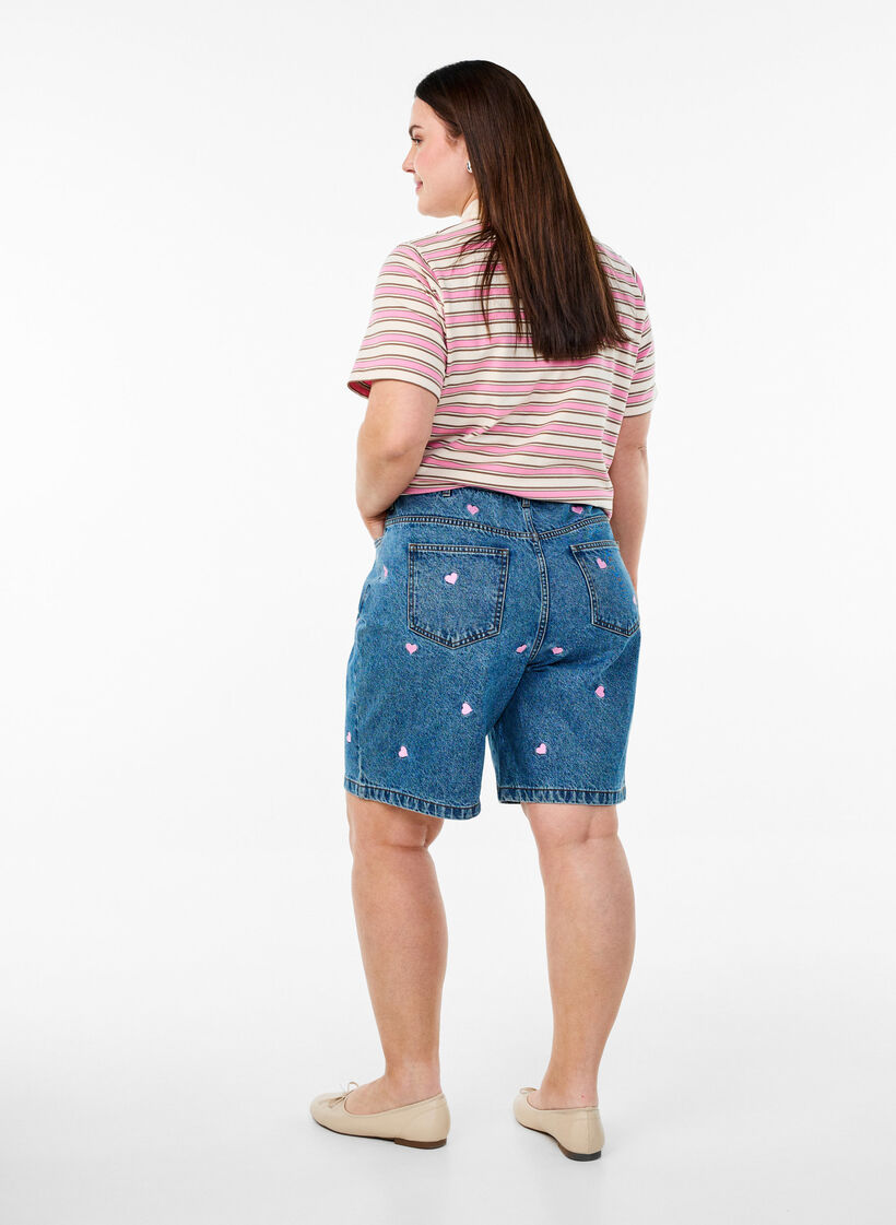 Dongerishorts med h&oslash;y midje, med broderte hjerter, Bl&aring;, Model image number 2