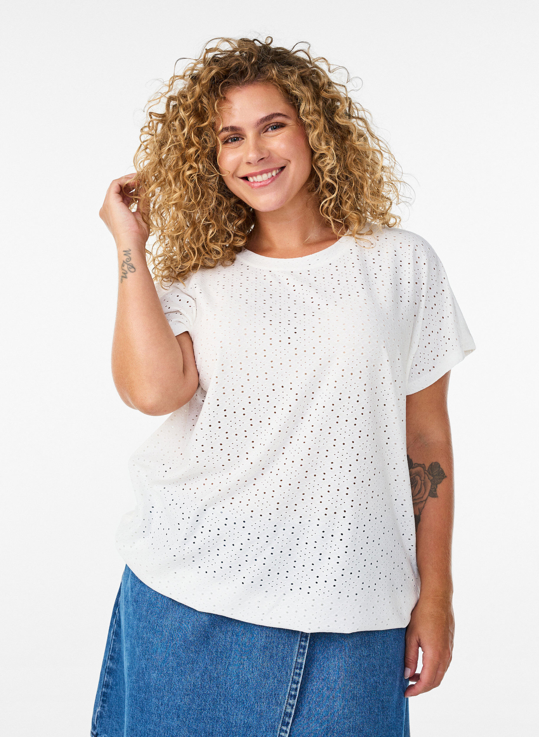 Bluse med hullbroderi og ballongeffekt, Hvit, Model